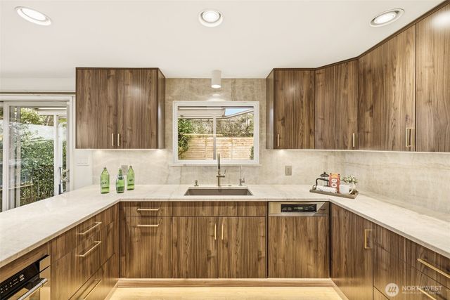 3601 NE 100TH Street, Seattle, WA 98125