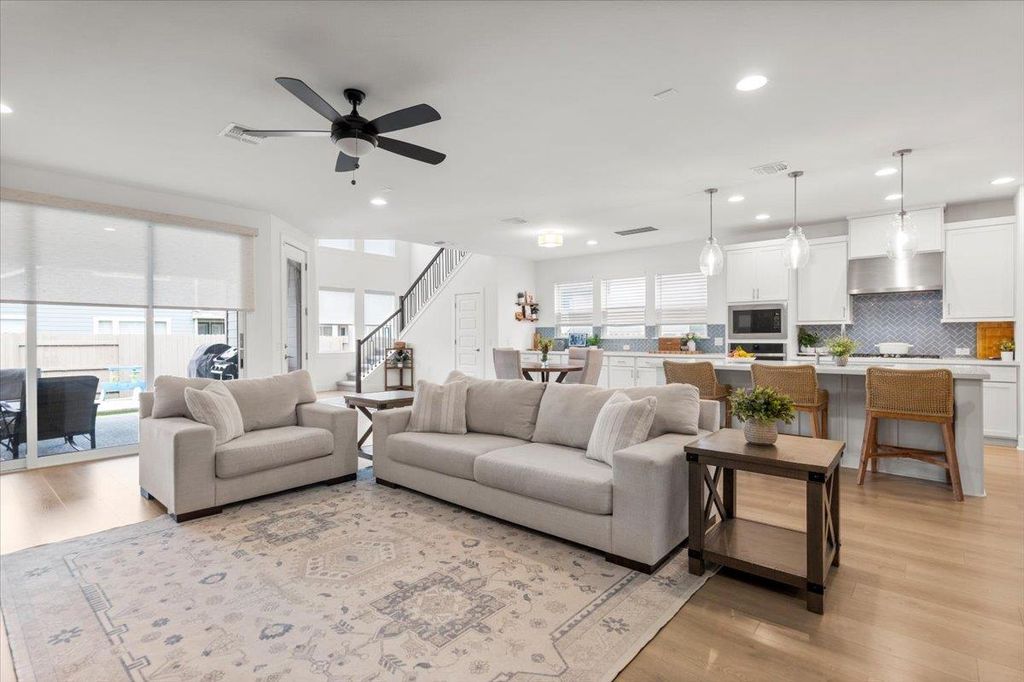 7913 Edmondson BND, Austin, TX 78744
