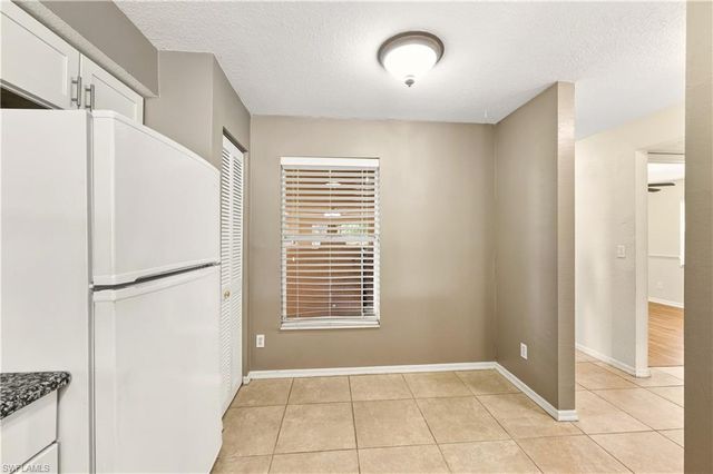 9650 Victoria LN # B208, Naples, FL 34109