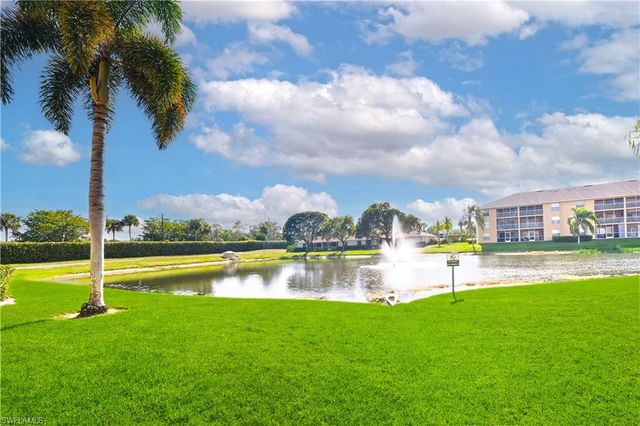 9650 Victoria LN # B208, Naples, FL 34109