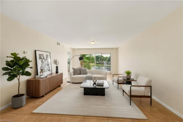 9650 Victoria LN # B208, Naples, FL 34109