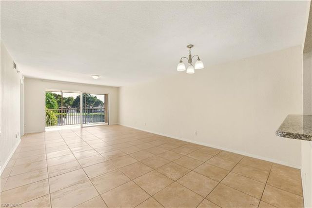 9650 Victoria LN # B208, Naples, FL 34109