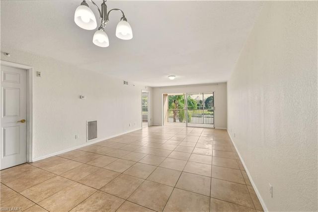 9650 Victoria LN # B208, Naples, FL 34109