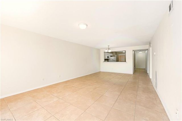 9650 Victoria LN # B208, Naples, FL 34109