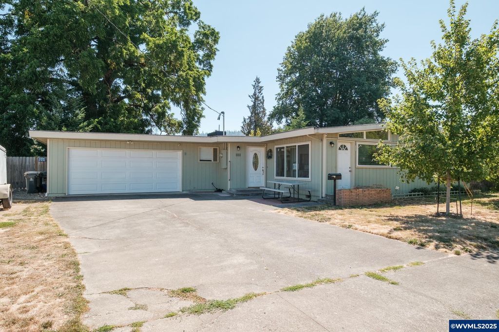 1111 Hiatt St, Lebanon, OR 97355