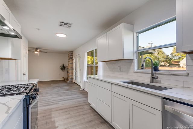 8127 Bowens Crossing, San Antonio, TX 78250