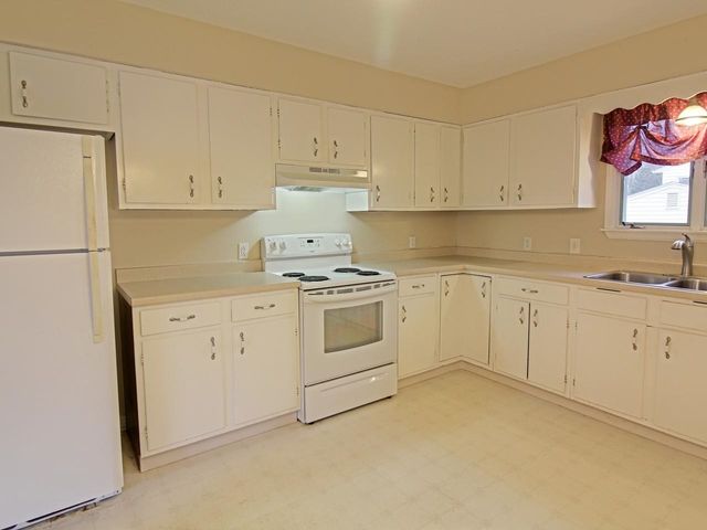 5 Birchwood Lane, Burlington, VT 05408