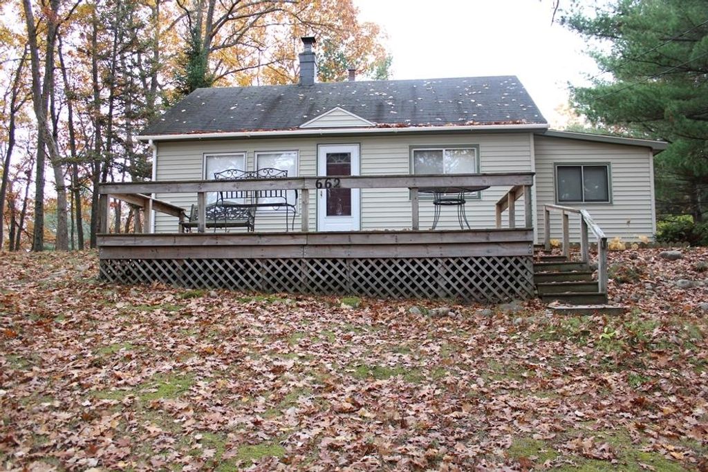 662 Lakeview Drive, Harrison, MI 48625