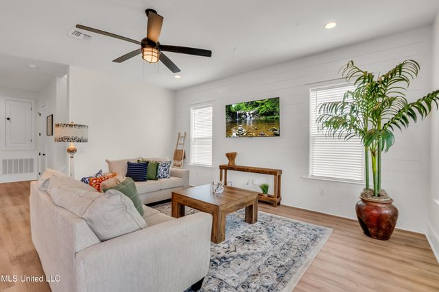 136 Vista Drive, Pass Christian, MS 39571