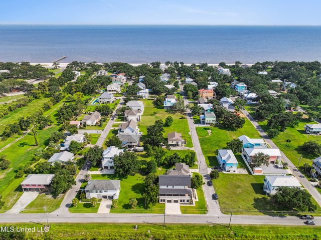 136 Vista Drive, Pass Christian, MS 39571