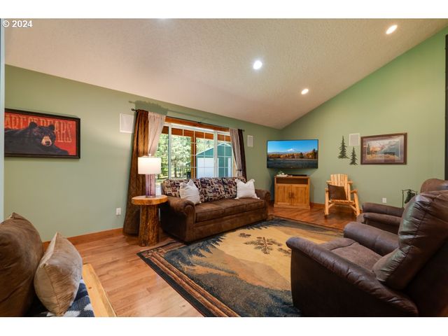 44 Lonesome PInes Dr, Trout Lake, WA 98650