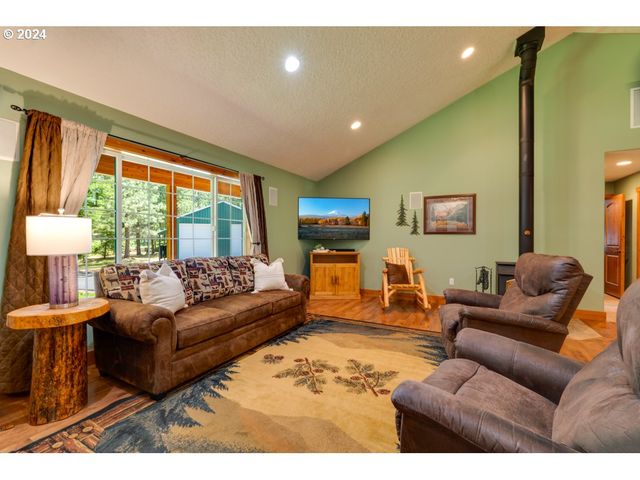 44 Lonesome PInes Dr, Trout Lake, WA 98650