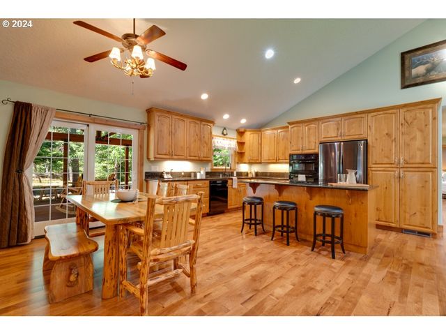 44 Lonesome PInes Dr, Trout Lake, WA 98650