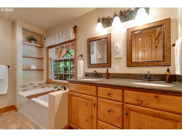 44 Lonesome PInes Dr, Trout Lake, WA 98650