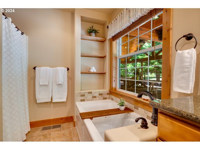 44 Lonesome PInes Dr, Trout Lake, WA 98650