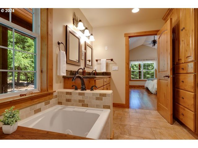 44 Lonesome PInes Dr, Trout Lake, WA 98650