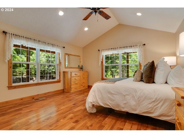 44 Lonesome PInes Dr, Trout Lake, WA 98650