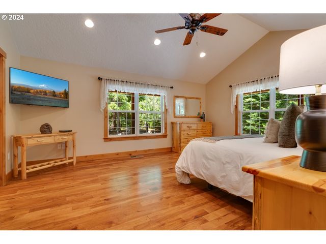 44 Lonesome PInes Dr, Trout Lake, WA 98650