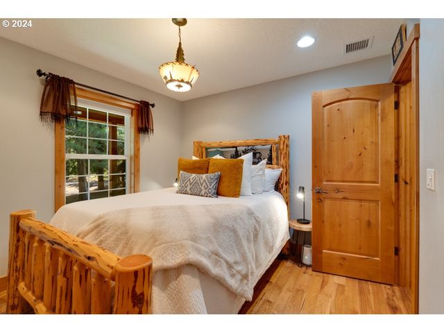 44 Lonesome PInes Dr, Trout Lake, WA 98650