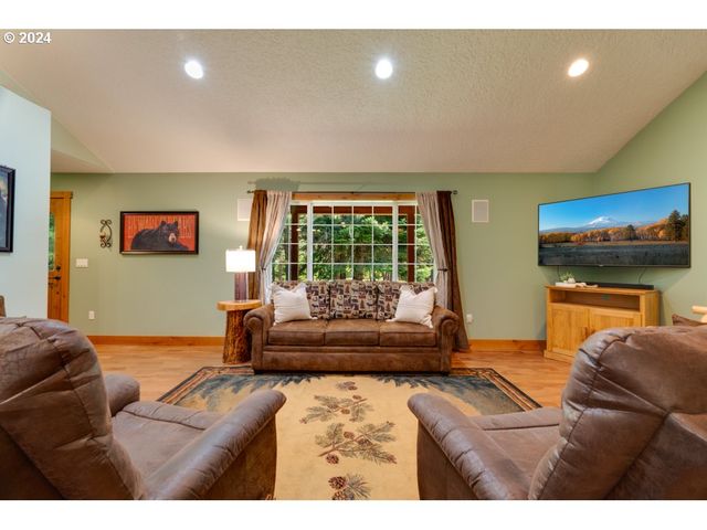 44 Lonesome PInes Dr, Trout Lake, WA 98650