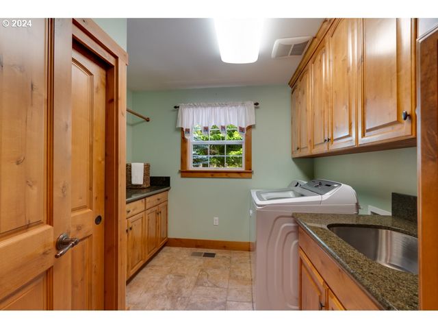 44 Lonesome PInes Dr, Trout Lake, WA 98650