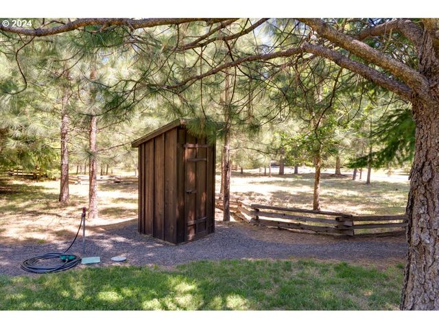 44 Lonesome PInes Dr, Trout Lake, WA 98650