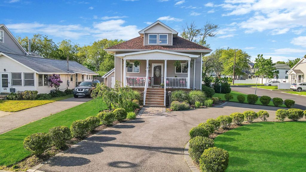 37 Brightwood Street, Patchogue, NY 11772