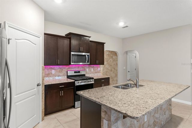 5121 OAKBOURNE AVENUE, Davenport, FL 33837