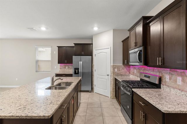 5121 OAKBOURNE AVENUE, Davenport, FL 33837