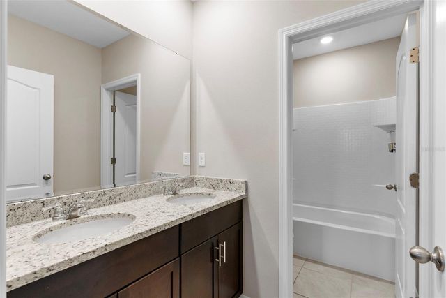 5121 OAKBOURNE AVENUE, Davenport, FL 33837