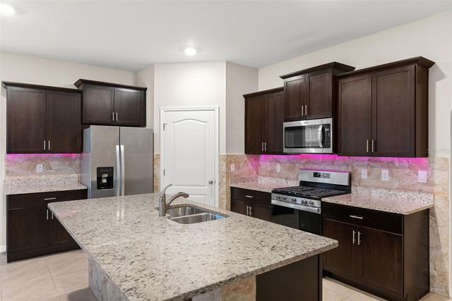 5121 OAKBOURNE AVENUE, Davenport, FL 33837