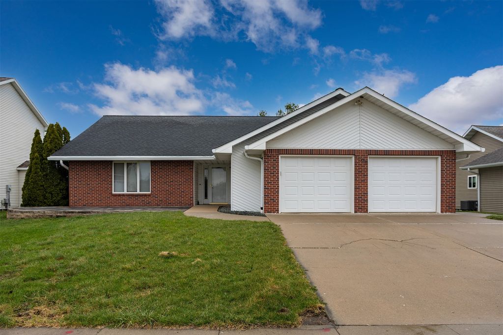 1906 Lowell Street, Granger, IA 50109