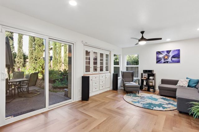 1303 Caceres Ct, Davis, CA 95618