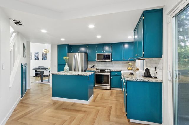 1303 Caceres Ct, Davis, CA 95618