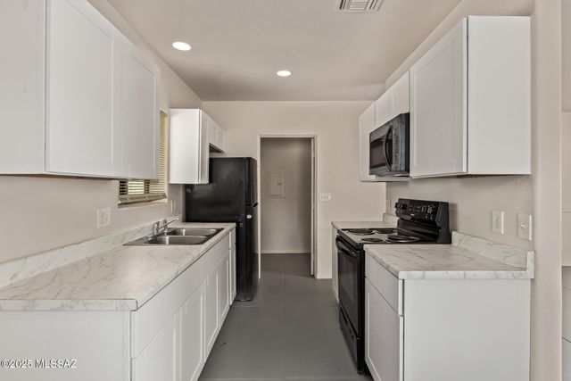 1025 E 24th Street, Tucson, AZ 85713