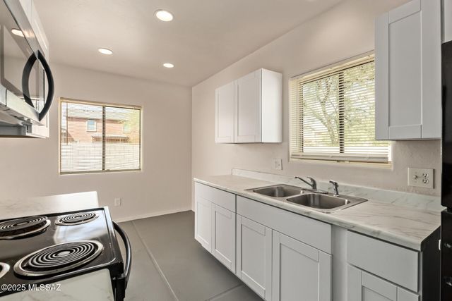 1025 E 24th Street, Tucson, AZ 85713