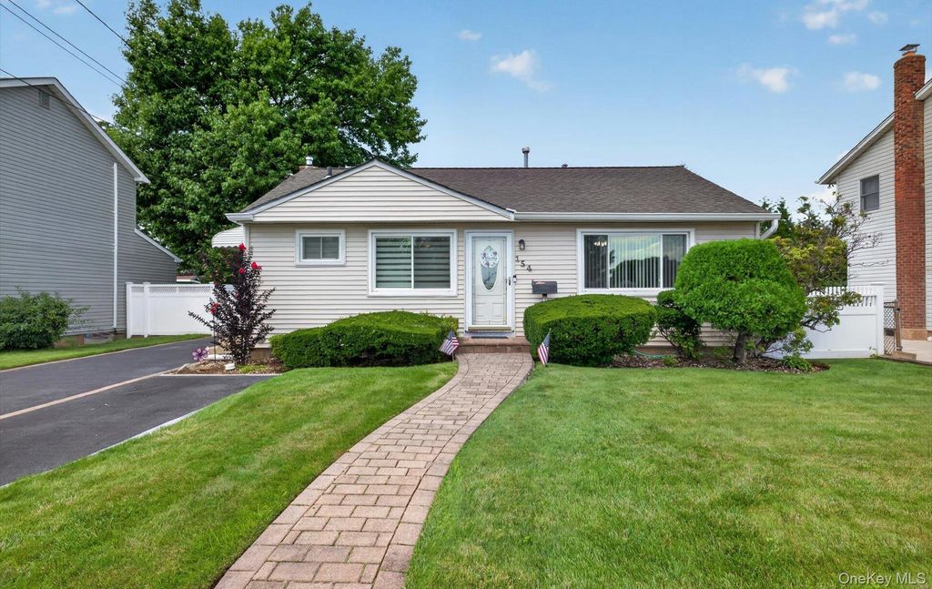 154 Park Lane, Massapequa, NY 11758 — exterior