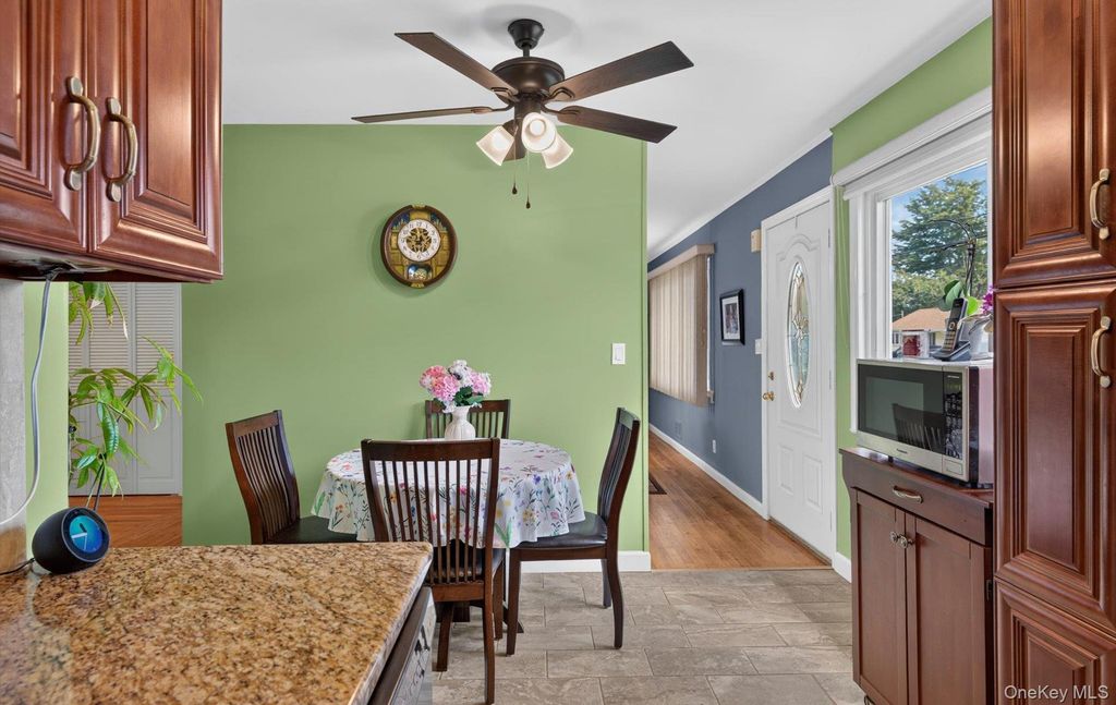 154 Park Lane, Massapequa, NY 11758 — photo 5