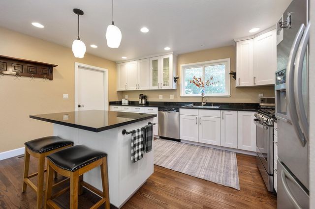 198 Sweetwater Dr, Murphys, CA 95247
