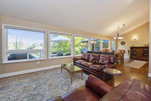 198 Sweetwater Dr, Murphys, CA 95247