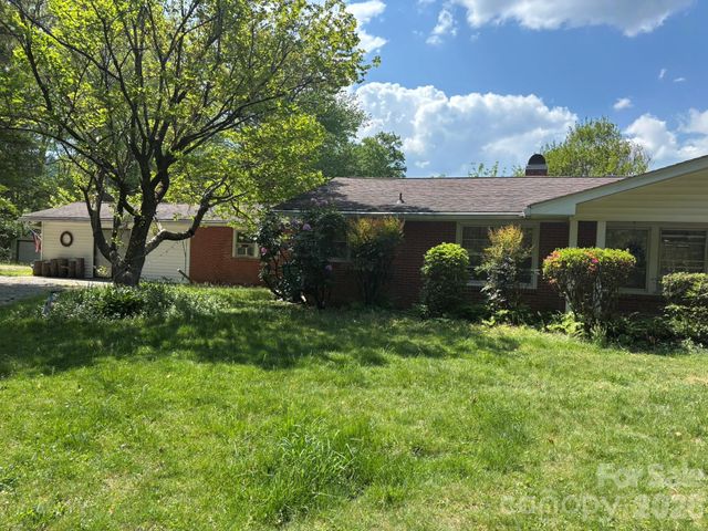 104 Turley Falls Road, Hendersonville, NC 28739