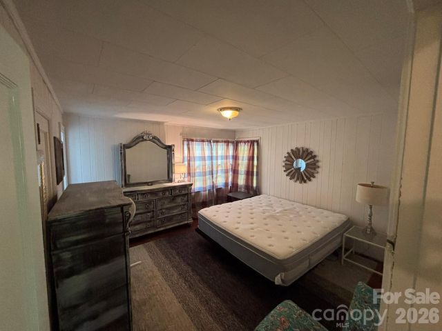 104 Turley Falls Road, Hendersonville, NC 28739