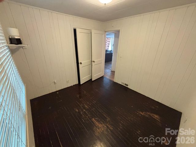 104 Turley Falls Road, Hendersonville, NC 28739