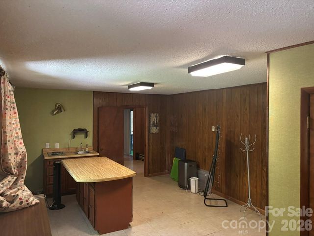104 Turley Falls Road, Hendersonville, NC 28739