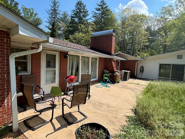 104 Turley Falls Road, Hendersonville, NC 28739