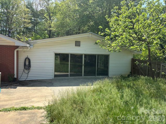 104 Turley Falls Road, Hendersonville, NC 28739