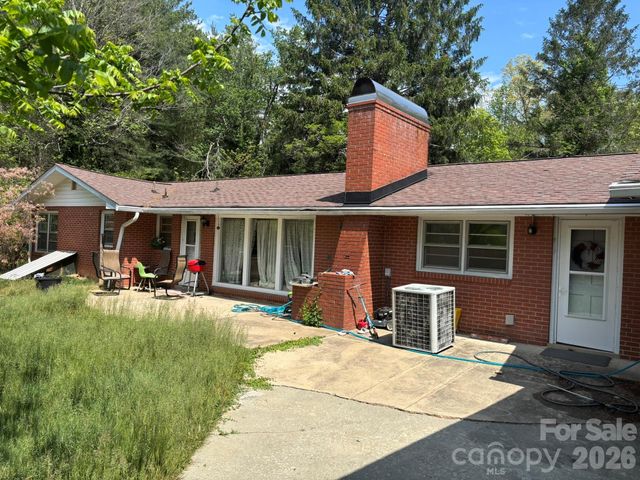 104 Turley Falls Road, Hendersonville, NC 28739