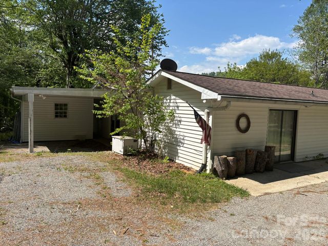 104 Turley Falls Road, Hendersonville, NC 28739