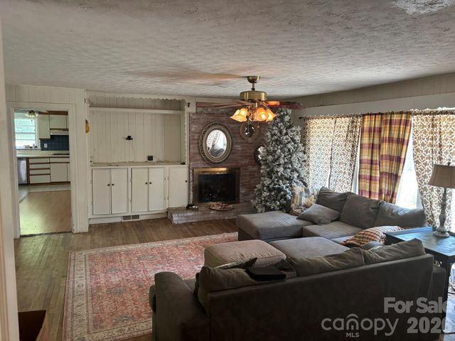 104 Turley Falls Road, Hendersonville, NC 28739