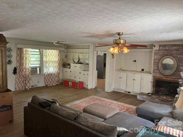 104 Turley Falls Road, Hendersonville, NC 28739